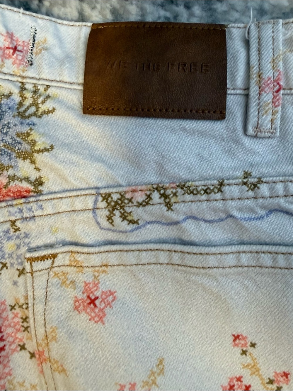 Free People We The Free Eden Slouch Jeans Cross Stitch Ivory Floral Size 26 - Picture 6 of 12
